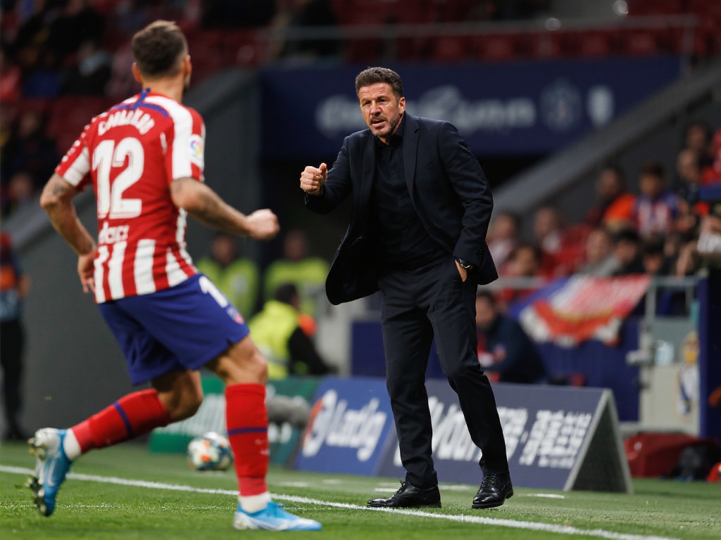  谢丽君创造历史：首位执裁男子顶级联赛女裁判